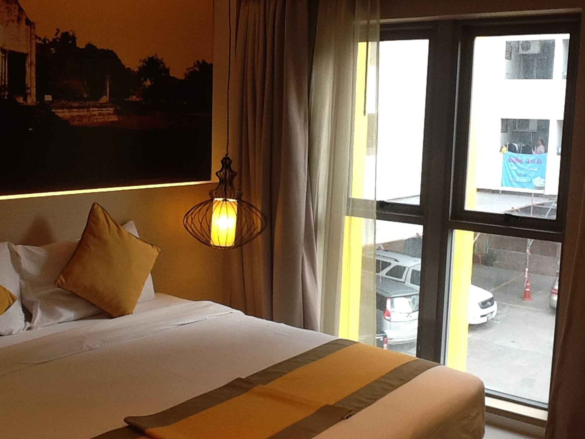 Bizotel Premier Hotel & Residence Bangkok Dış mekan fotoğraf